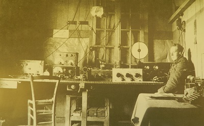 Poste TSF à Casablanca en 1931 (livre "Au coeur de Senlis, le 41° RT") Poste TSF à Casablanca en 1931 (livre "Au coeur de Senlis, le 41° RT")